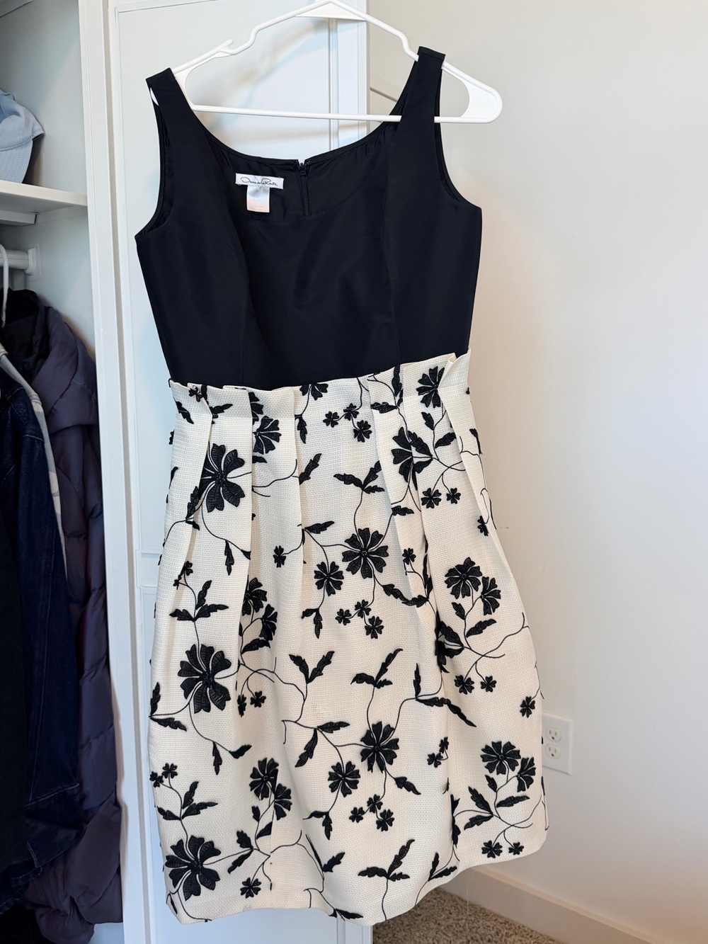 Oscar de la Renta Black and Cream Floral Fit-and-Flare Dress